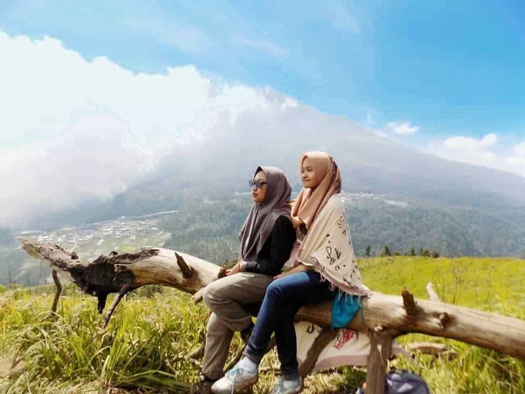Berfoto-foto di Bukit Mongkrang (sumber instagram@bukit_mongkrang)