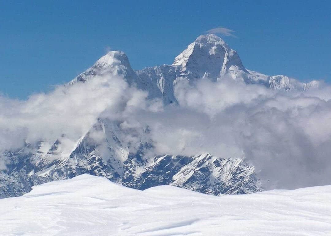 Keindahan Puncak Jaya Wijaya, Salah Satu Seven Summit yang Fenomenal (sumber ksmtour.com)