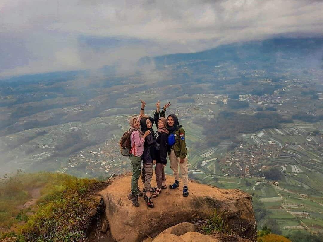 Mendaki Gunung Semeru (sumber instagram@andongviapendem)