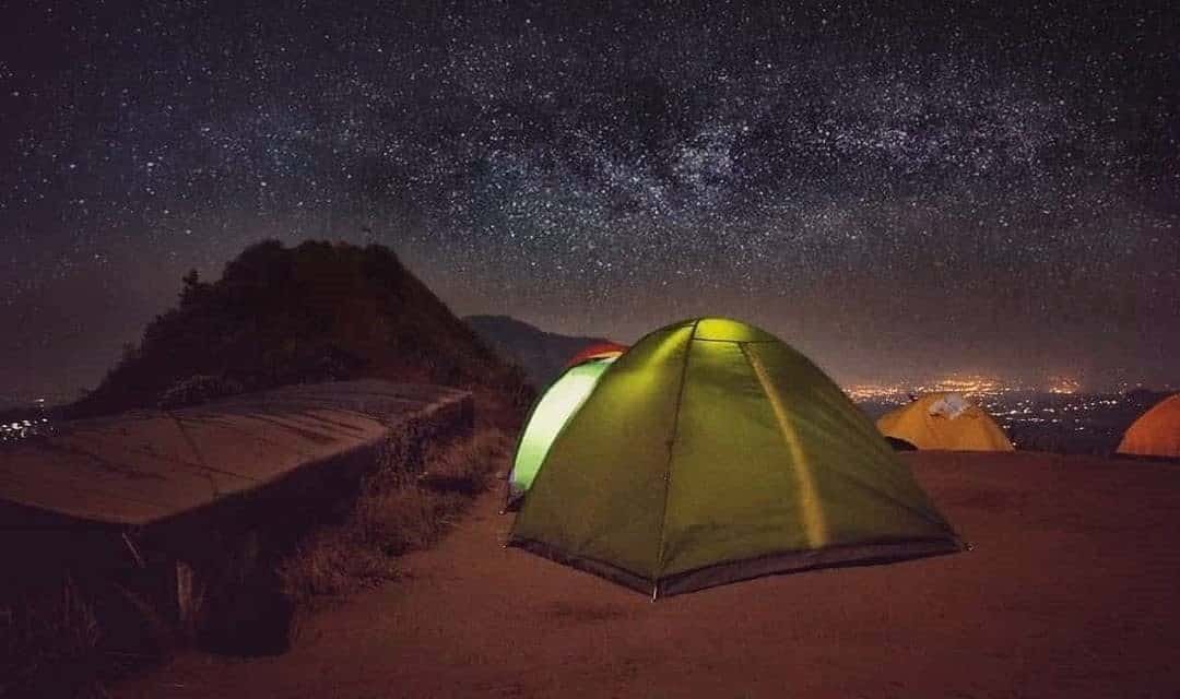 Menikmati malam di Gunung Andong (sumber instagram@gunungandong)