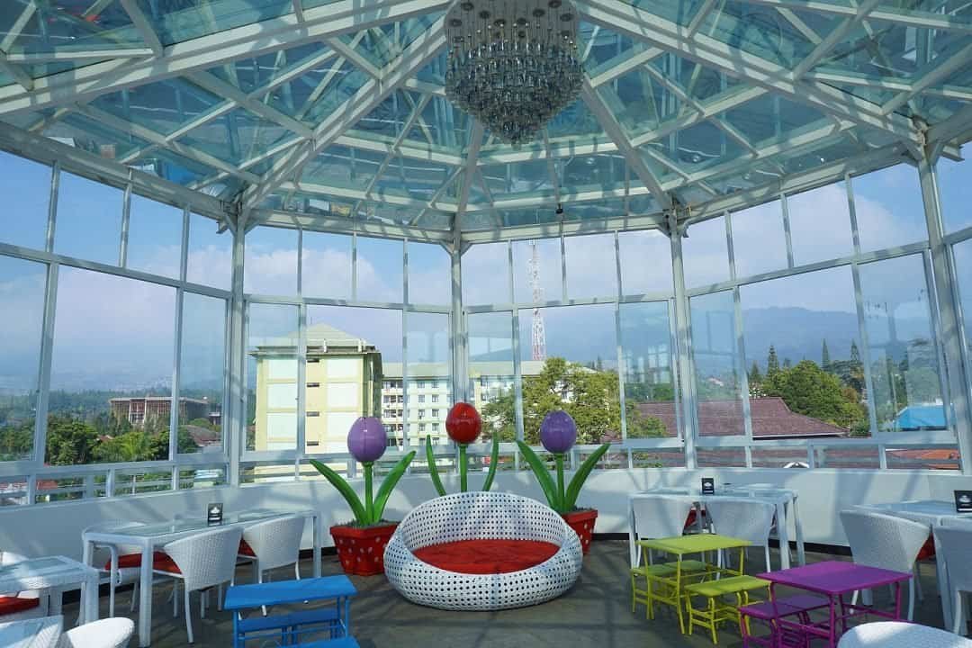 Liburan memanjakan lidah dan mata (sumber bobocantik.com)