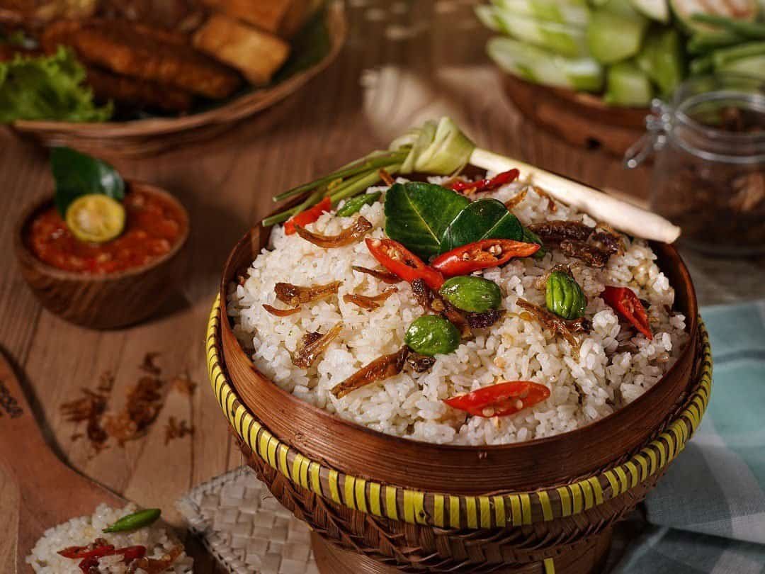 Nasi Liwet Sunda (sumber masakapahariini.com)