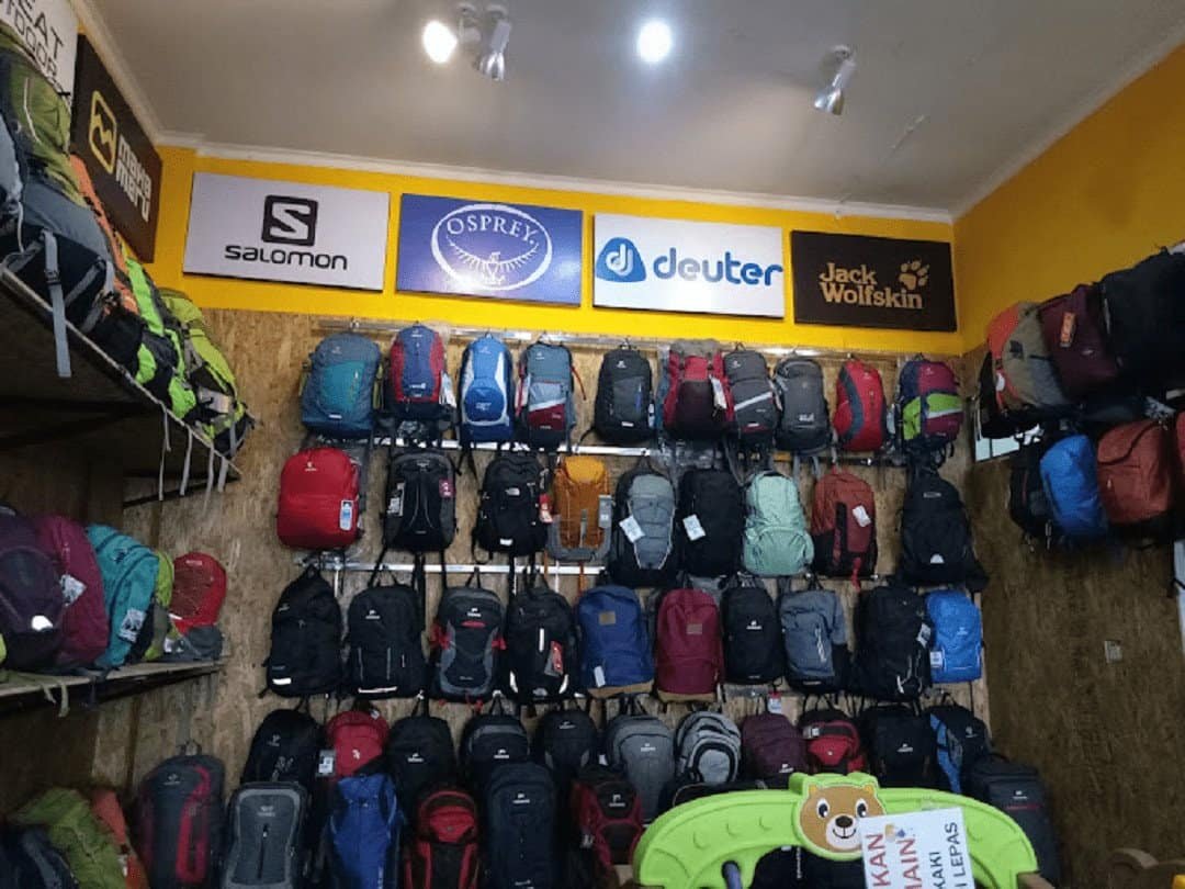Alat-Alat Trekking Yang Wajib Dipunyai