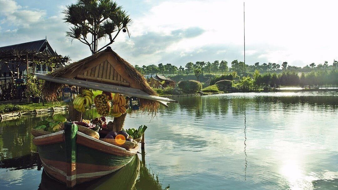Floating Market Lembang (sumber asiaone.com)
