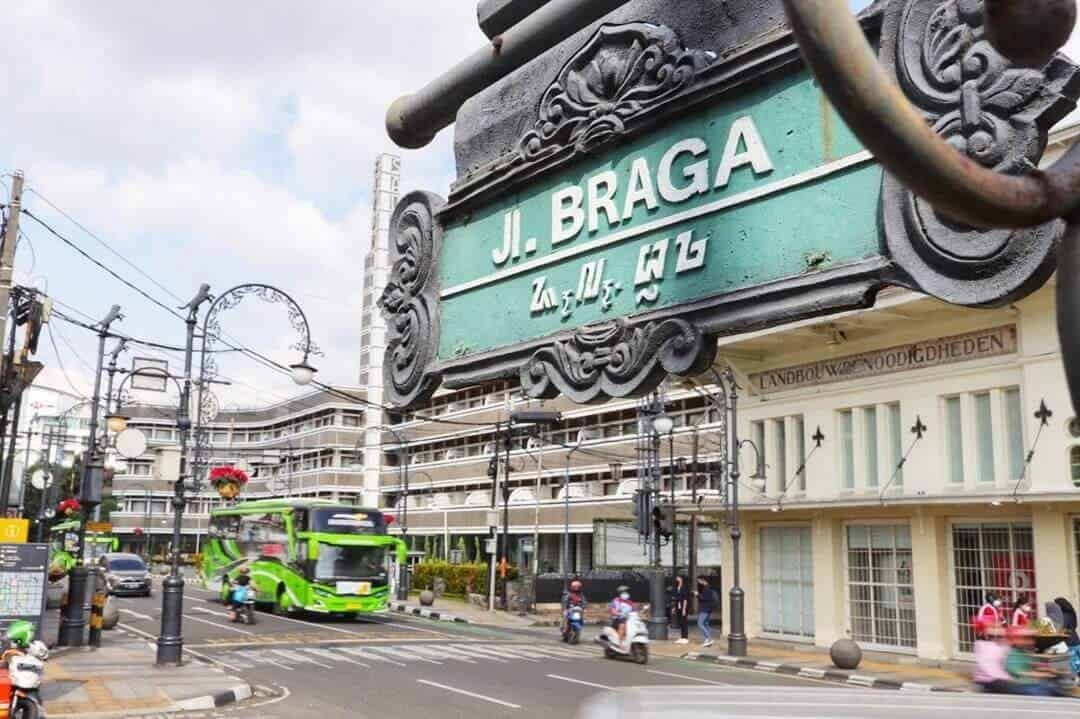Jalan Braga - Surga Belanja dan Kuliner di Tengah Kota (sumber bandung.co.id)