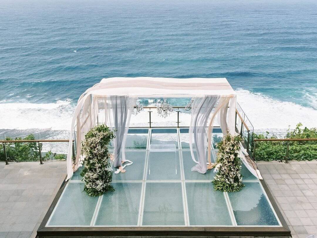 Tenda Pribadi di Tirtha Bridal (Sumber planning.weddingchicks.com)