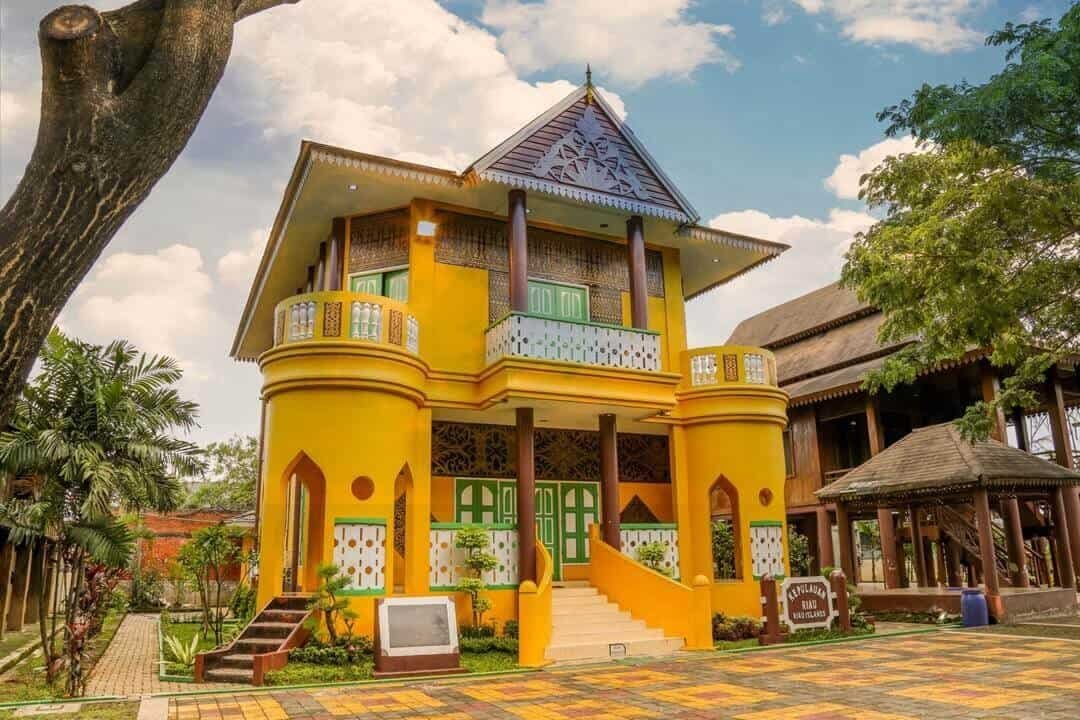 Anjungan-Kepulauan-Riau (sumber TMII.com)