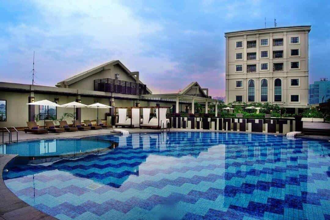 Grand City Hall Medan pool view (sumber Booking.com)