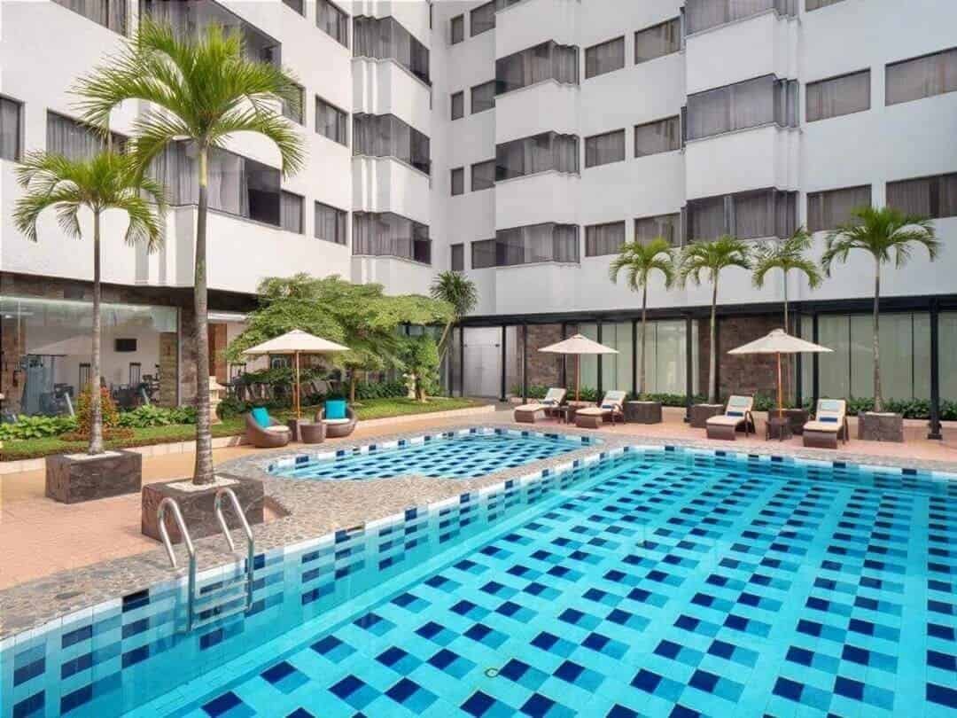 Radisson Medan pool view (Sumber booking.com)