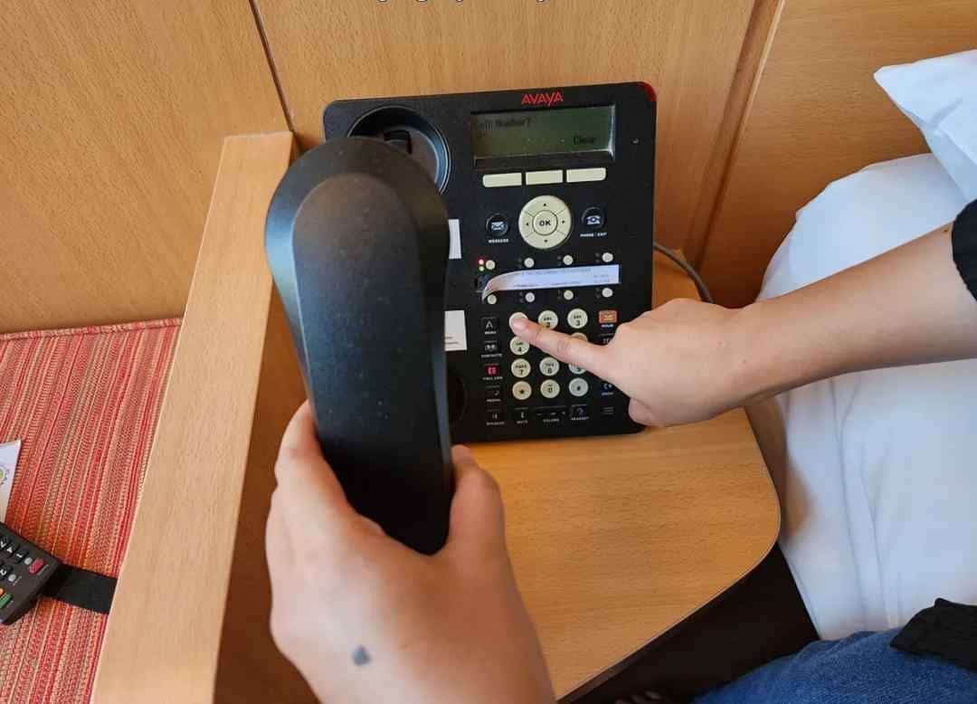 Telepon di hotel