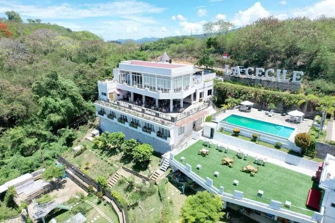 La Cecile Hotel and Café Komodo