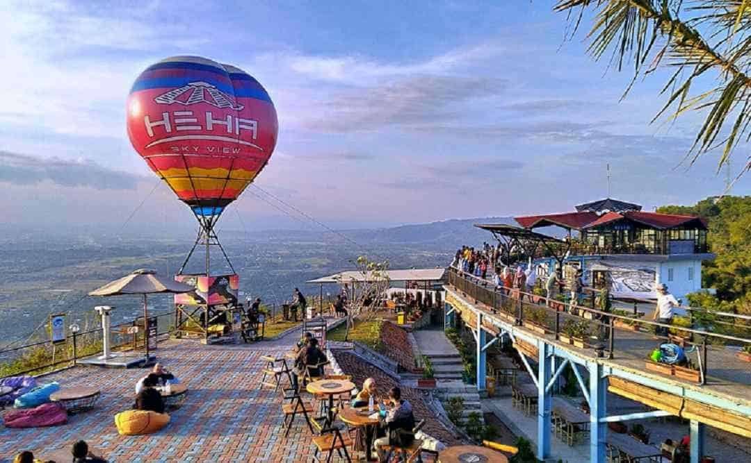 Bersenang-senang di Heha Sky View