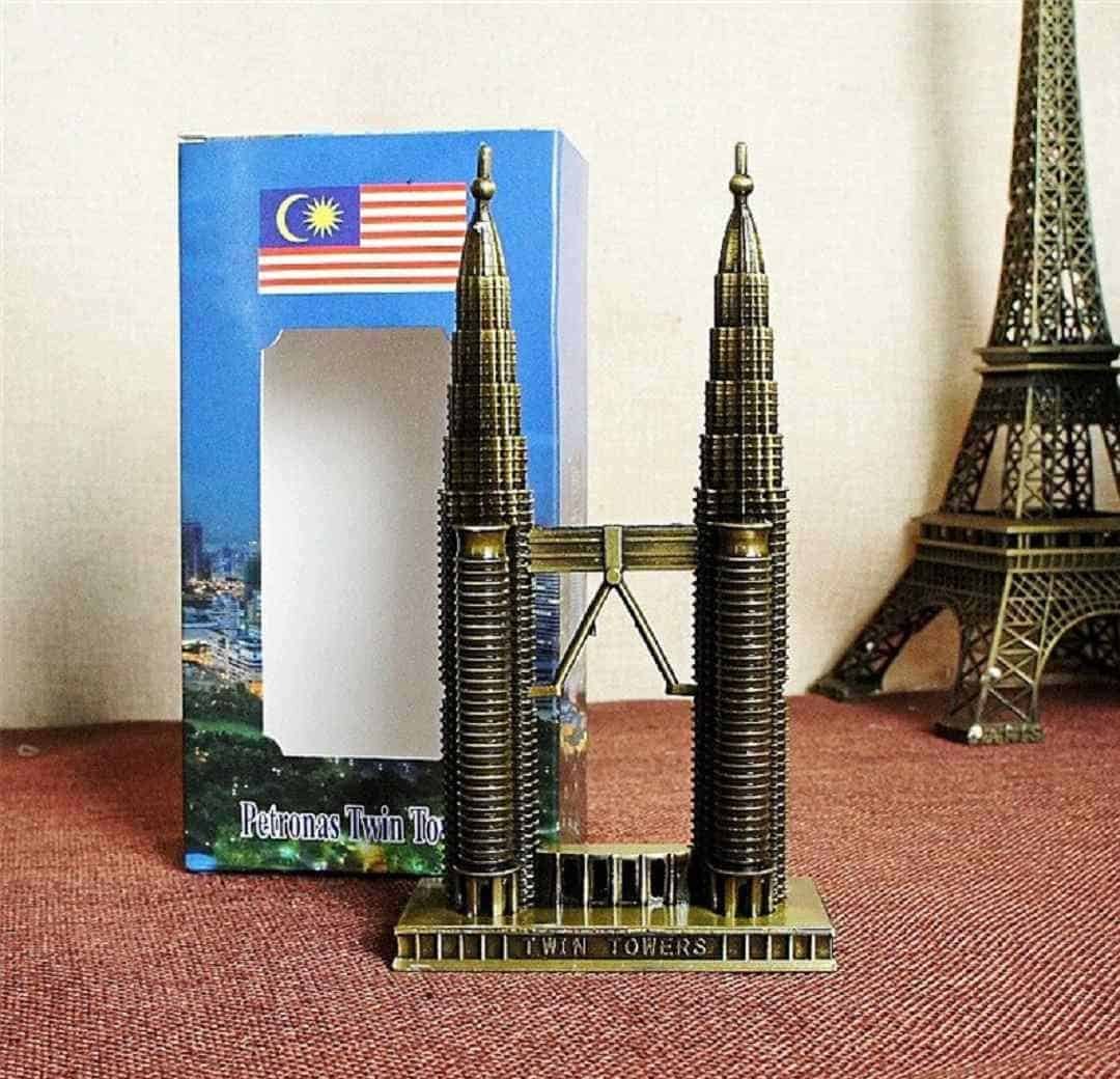 miniatur petronas