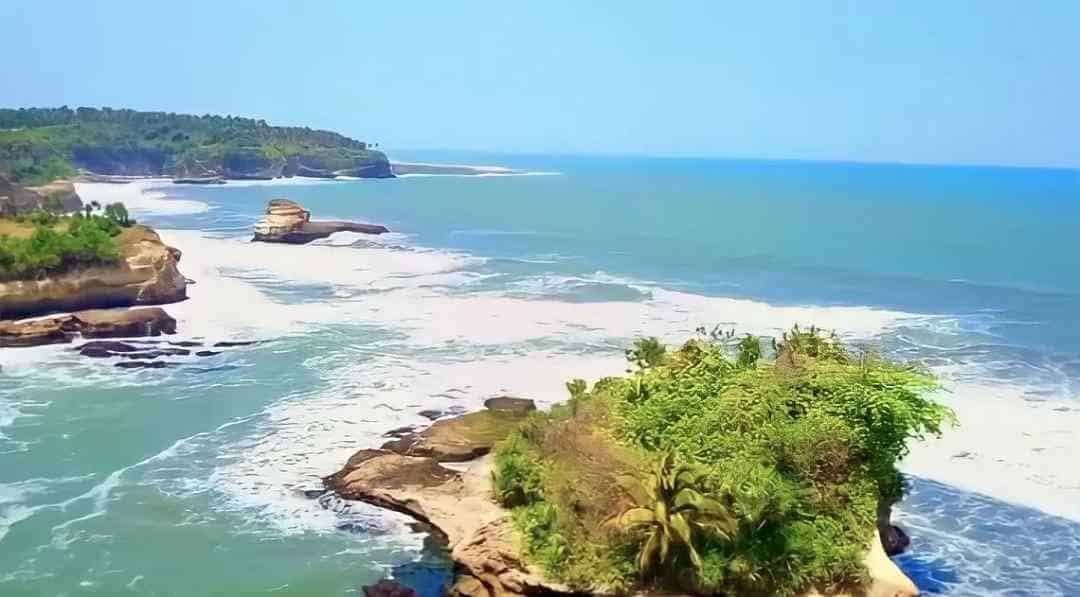 Pantai Amanda Ratu