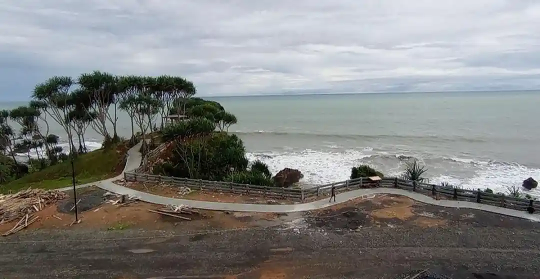 Pantai Karang Tawulan