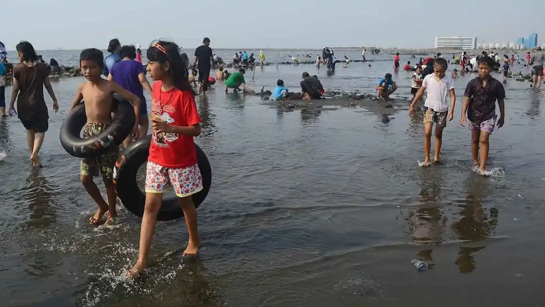 9. Pantai Marunda