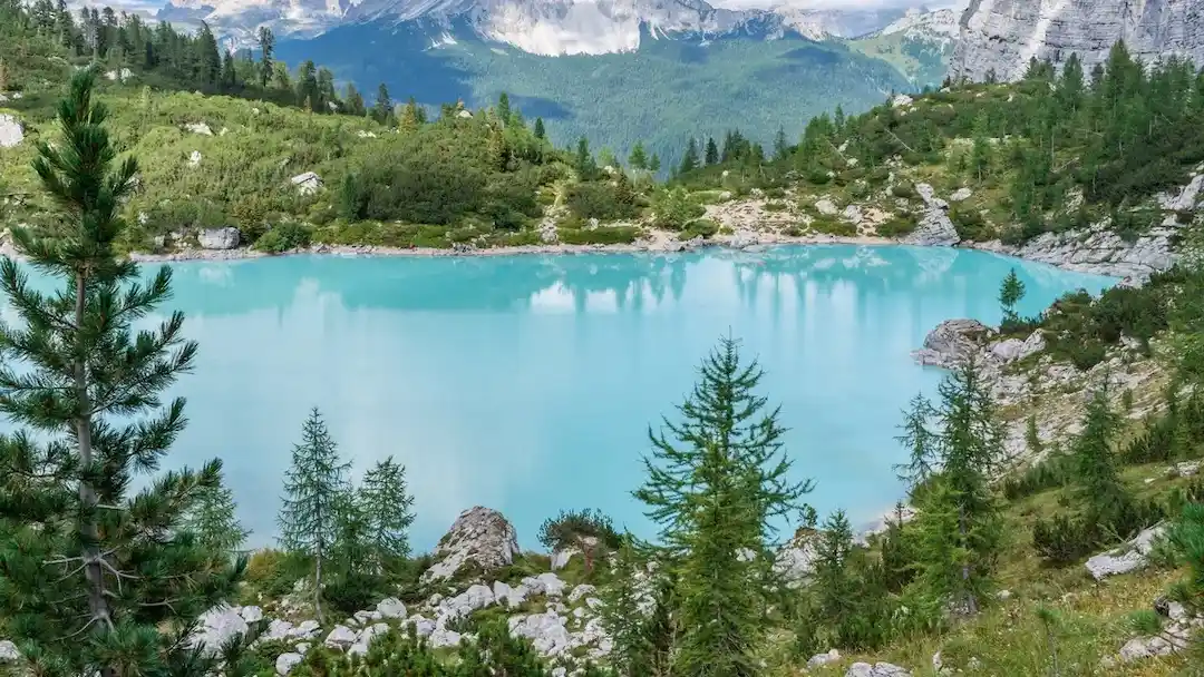 Danau Cermin Lamaru 