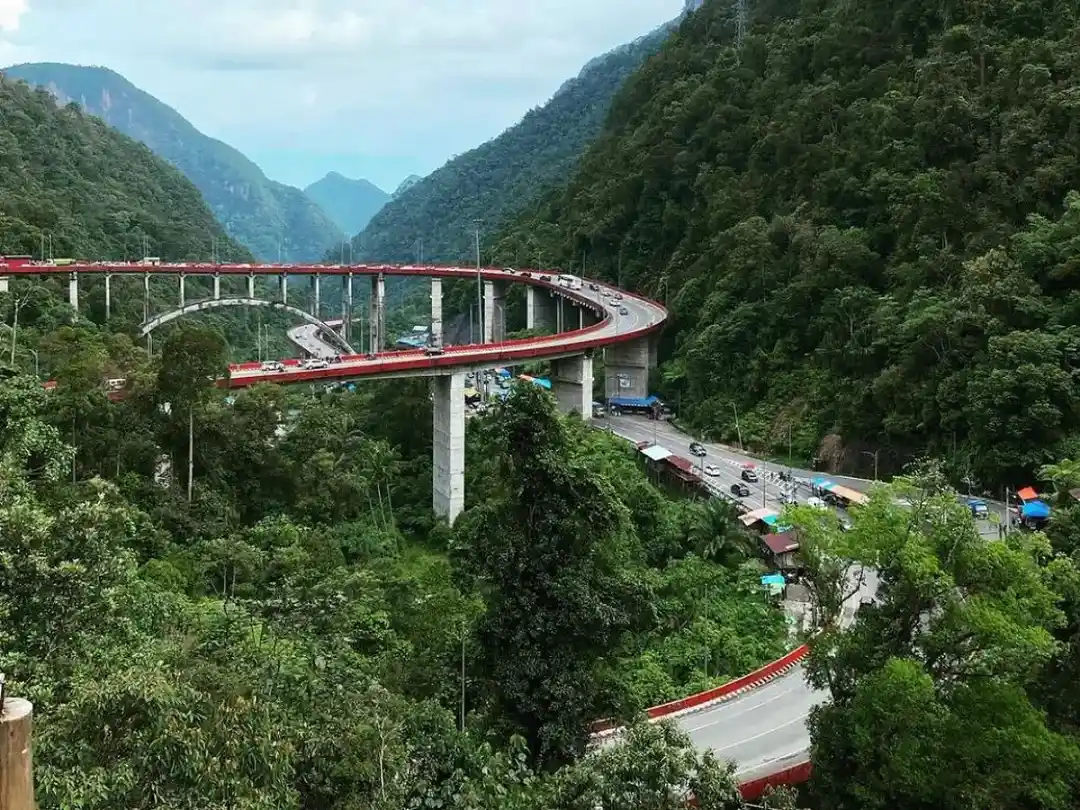 Jembatan Kelok Sembilan 