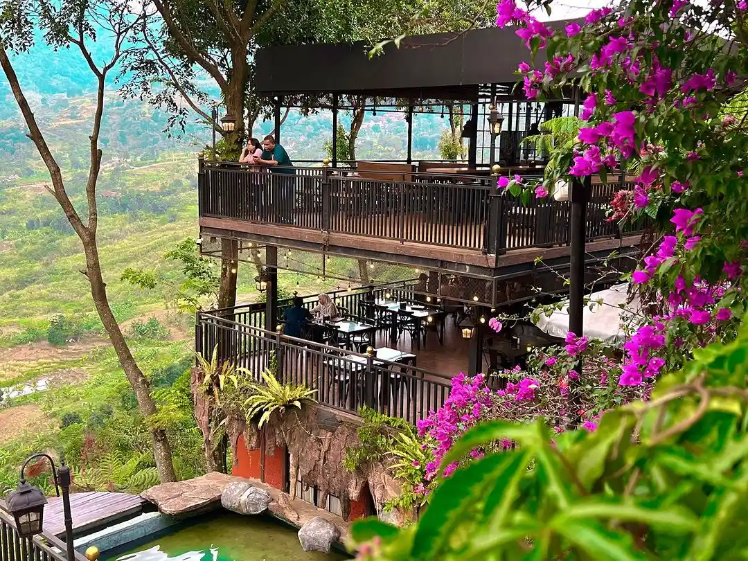 Edensor Hills Cafe & Resto 