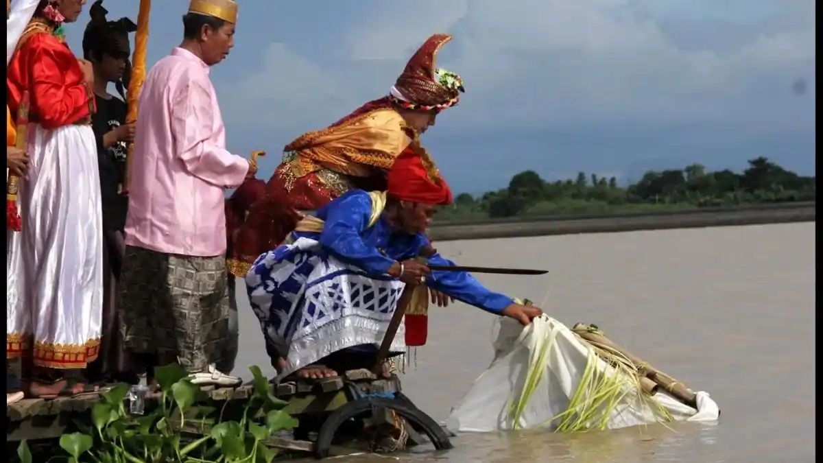 upacara adat aceh Uroe Tulak Bala