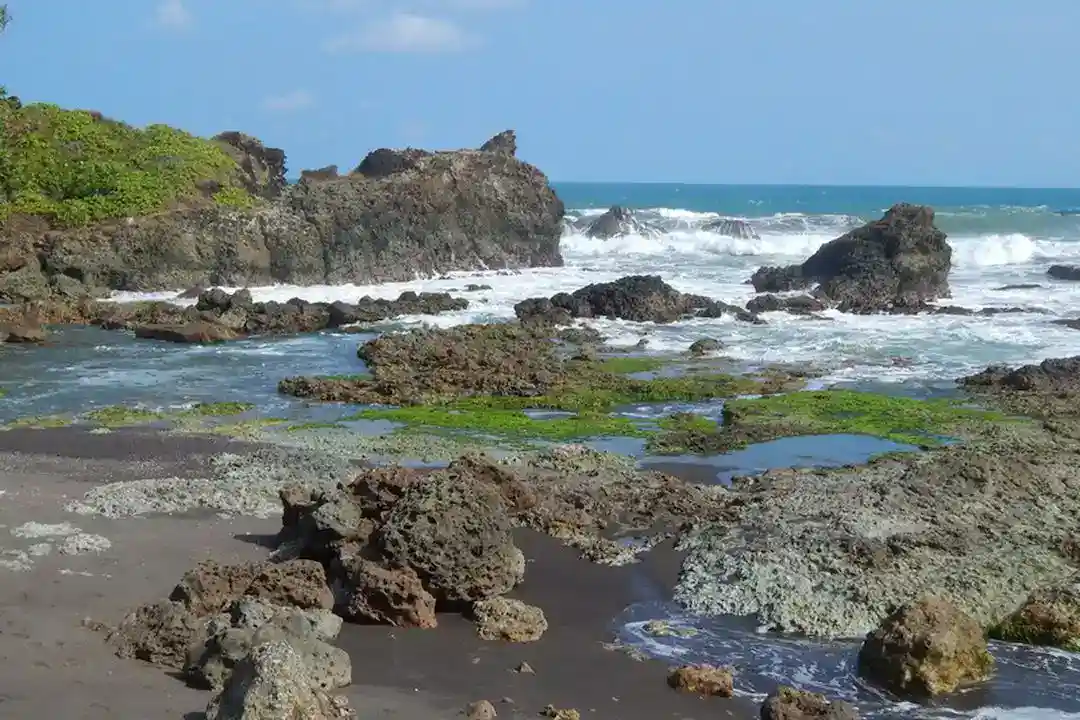 Pantai Karangtawulan tasik