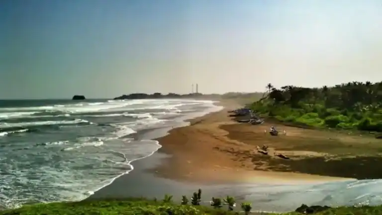 7 Pantai di Tasikmalaya yang Wajib Kamu Kunjungi