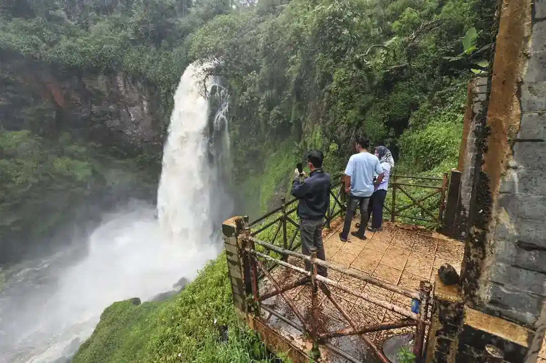 wisata ke Air Terjun Telun Berasap jambi
